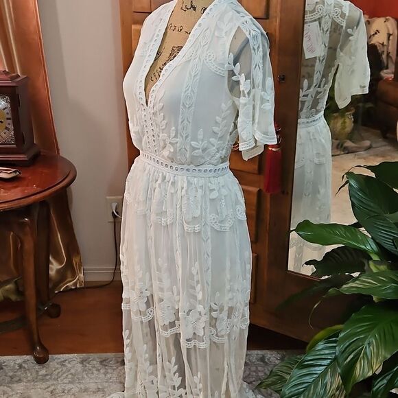 NWT Pink Lilly Elegant White Lace Maxi Dress size Small - Picture 6 of 16